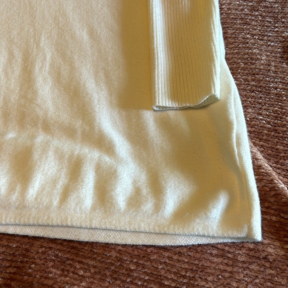 Creamy white turtle neck sweater - Picture 4 of 10